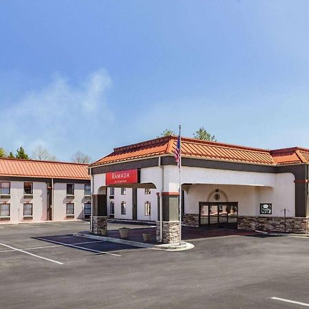 Ramada by Wyndham Hendersonville Exteriör bild