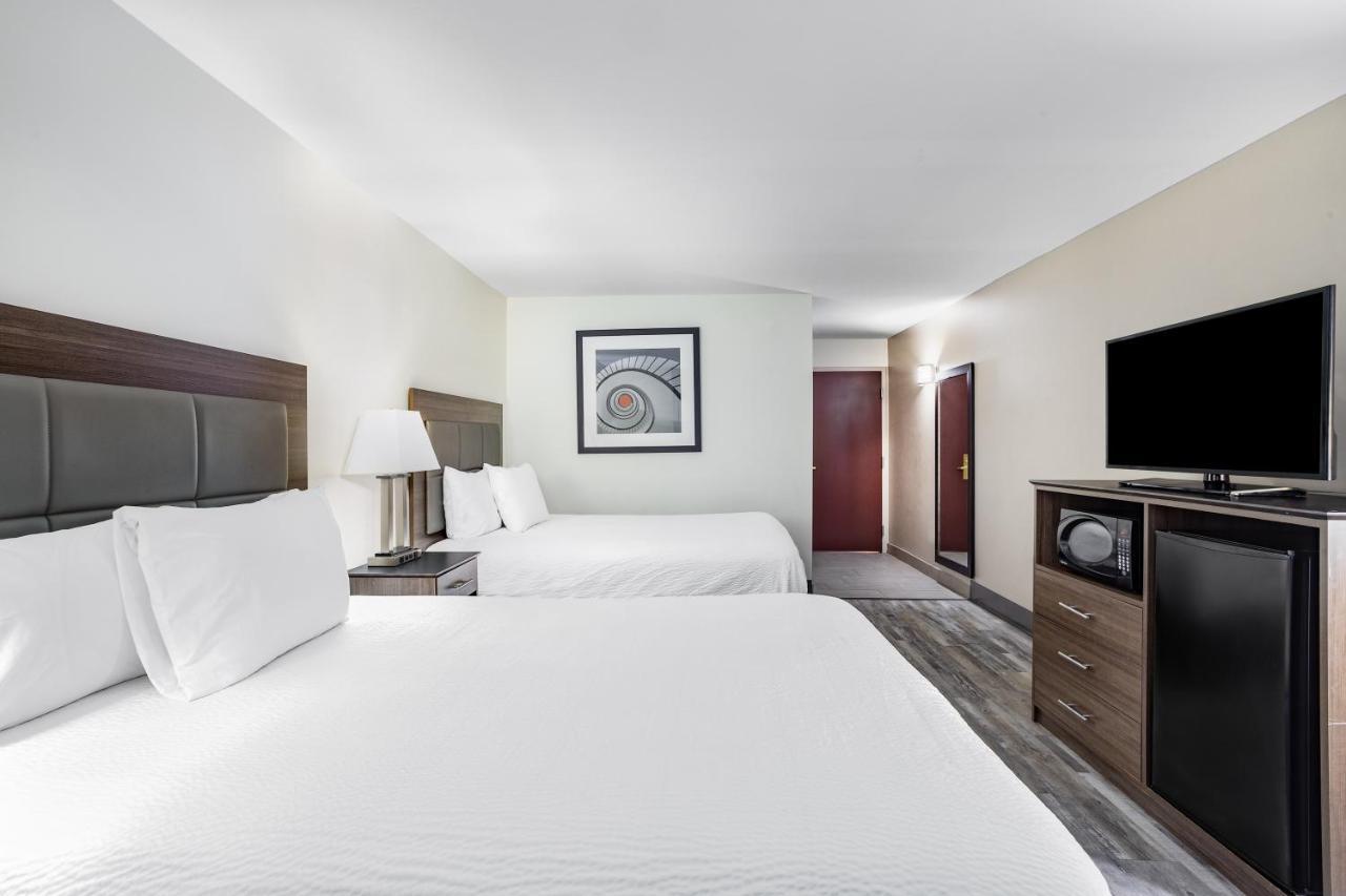 Ramada by Wyndham Hendersonville Exteriör bild