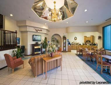Ramada by Wyndham Hendersonville Exteriör bild